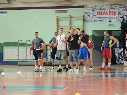 Koszykarze Miasta Szkła Krosno rozpoczęli przygotowania do sezonu ligowego - zdjęcie w treści  nr 2