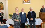 uroczyste wręczenie nagrody nauczycielowi przez Pana Prezydenta  i Przewodniczącego Rady Miasta
