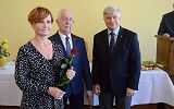 uroczyste wręczenie nagrody nauczycielowi przez Pana Prezydenta  i Przewodniczącego Rady Miasta