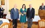 uroczyste wręczenie nagrody nauczycielowi przez Pana Prezydenta  i Przewodniczącego Rady Miasta