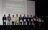 zdjęcie grupowe nagrodzonych stypendystów