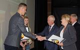 wręczenie stypendium uczniowi