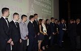 zdjęcie grupowe nagrodzonych stypendystów