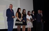 zdjęcie grupowe nagrodzonych stypendystów