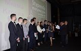zdjęcie grupowe nagrodzonych stypendystów