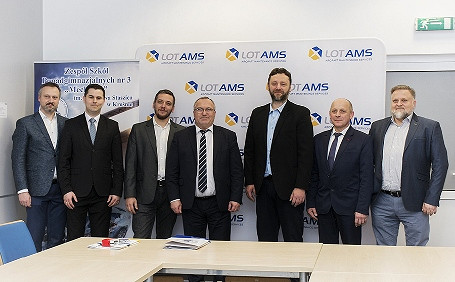 Uczniowie Krośnieńskiego Mechanika będą odbywać praktyki pod okiem fachowców czołowej firmy lotniczej - zdjęcie w treści nr 2