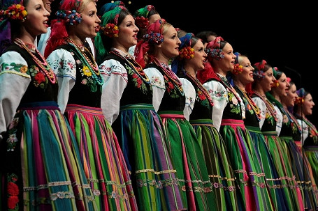 Państwowy Zespół Ludowy Pieśni i Tańca Chór i orkiestra MAZOWSZE w ramach 7 wieczorów na 70 lat - zdjęcie w treści nr 2