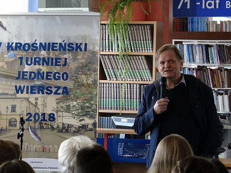 Poezja powinna być rozumiana przez innych… V Turniej Jednego Wiersza w Krośnieńskiej Bibliotece Publicznej - zdjęcie w treści nr 1