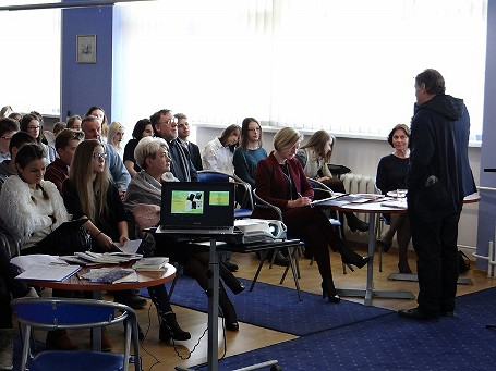 Poezja powinna być rozumiana przez innych… V Turniej Jednego Wiersza w Krośnieńskiej Bibliotece Publicznej - zdjęcie w treści