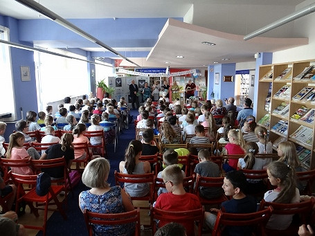 „Rymoczytanie łączy nas wspaniale!” – XVII Ogólnopolski Tydzień Czytania Dzieciom w Krośnieńskiej Bibliotece Publicznej - zdjęcie w treści  nr 1