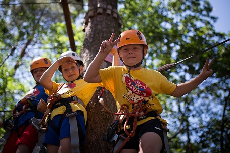 Dzieci z Krosna i okolic pojadą na „Wakacje z Muszkieterami” - zdjęcie w treści nr 1