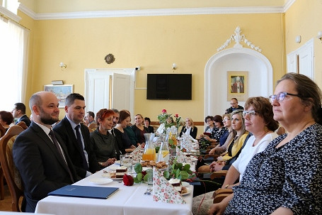 W Dniu Edukacji Narodowej prezydent wręczył nauczycielom nagrody - zdjęcie w treści 