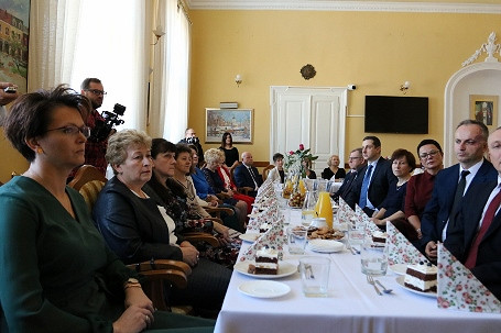W Dniu Edukacji Narodowej prezydent wręczył nauczycielom nagrody - zdjęcie w treści  nr 2