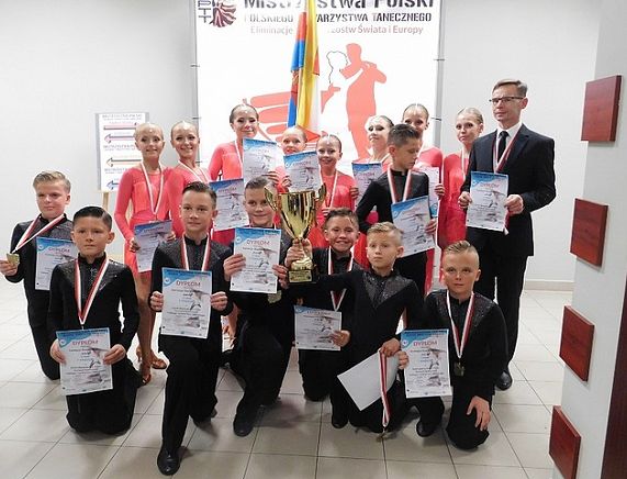 Gracja” z medalami pucharem