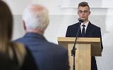 poświęcenie sztandaru, wystąpienie zaproszonych gości