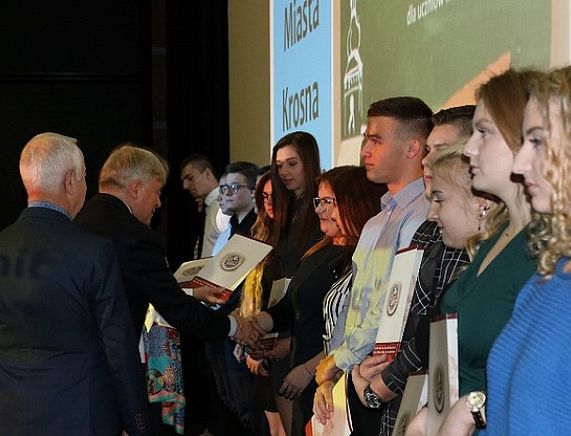 Stypendia motywacyjne dla najzdolniejszych uczniów