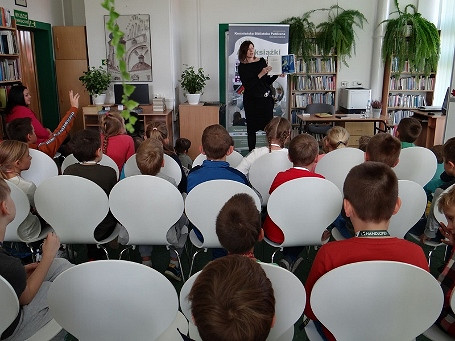 Piszę dla dzieci i dla dorosłych, którzy nie zapomnieli, że byli kiedyś dziećmi…- spotkanie autorskie z Katarzyną Wasilkowską - zdjęcie w treści nr 1