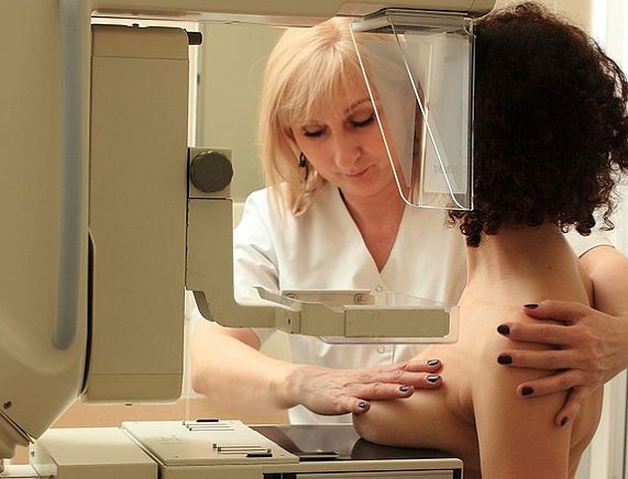 Badanie mammograficzne - źródło - pixabay