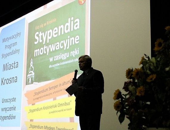 wręczenie stypendiów dla najzdolniejszych uczniów