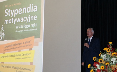 Stypendia motywacyjne dla najzdolniejszych uczniów - zdjęcie w treści  nr 1