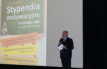Stypendia motywacyjne dla najzdolniejszych uczniów - zdjęcie w treści 