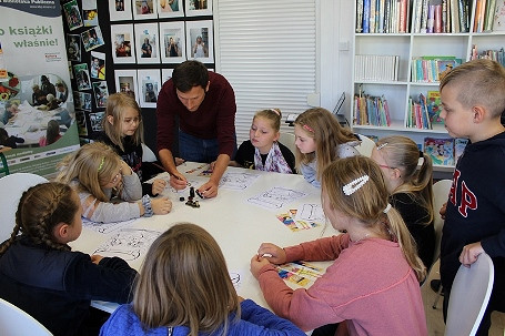 Sejf, guma balonowa i gęsie pióro czyli przepis na wyśmienite spotkanie autorskie… - zdjęcie w treści  nr 1