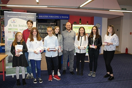 „Co bulgotało w garnku, kiedy zmieniały się losy świata?” – Witold Szabłowski w Krośnieńskiej Bibliotece - zdjęcie w treści  nr 3