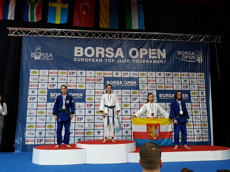 Udany występ krośnieńskich judoczek na międzynarodowym turnieju w Mostarze - zdjęcie w treści