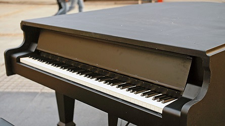 Fortepian Cadenza zagości na krośnieńskim rynku - zdjęcie w treści  nr 1