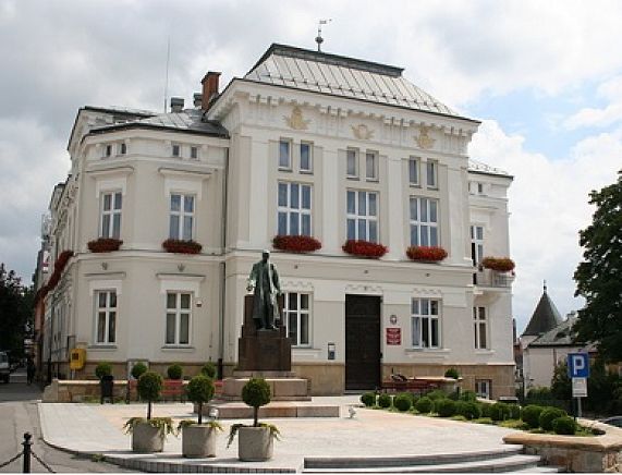 Budynek Urzedu Miasta Krosna ul. Staszica 2