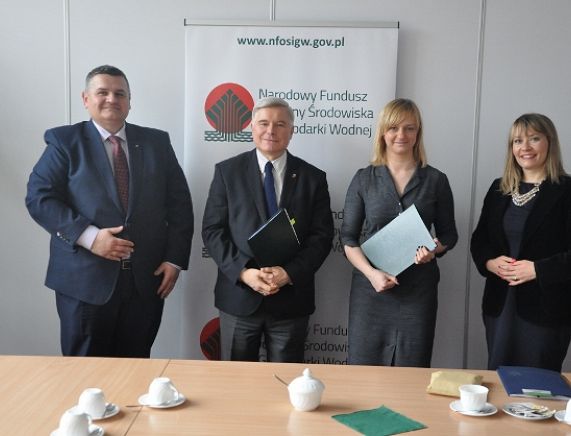 Piotr Przytocki Prezydent Miasta Krosna i Marcin Połomski Skarbnik Miasta Krosna 15 marca 2019 r. podpisali umowę z NFOŚiGW