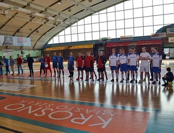 Turniej - zdjęcie drużyn biorących udział