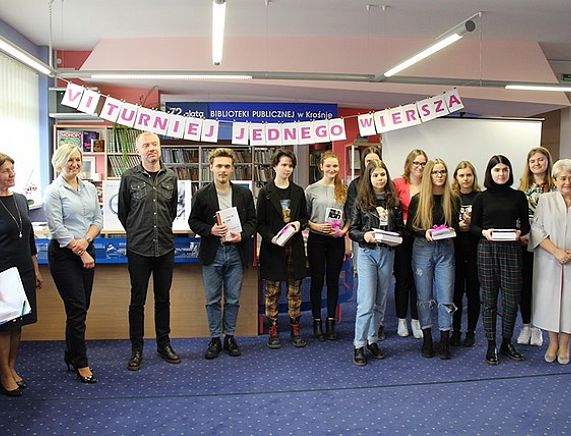 Uczestnicy VI Krośnieńskiego Turnieju Jednego Wiersza