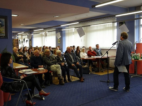 „Pamiętam jego wiersze...”  I Konkurs Recytatorski im. Cezarego Geronia w Krośnieńskiej Bibliotece Publicznej - zdjęcie w treści 
