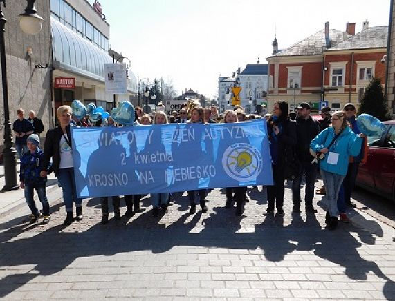 Uczestnicy Niebieskiego Marszu