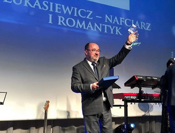 Bogdan Miszczak odbierający nagrodę