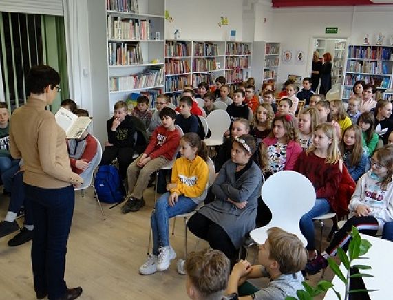 Uczestnicy spotkania w KBP z Zuzanną Orlińską