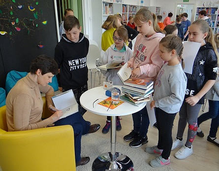 Ciekawie jest wymyślać świat… - spotkanie autorskie z Zuzanną Orlińską - zdjęcie w treści  nr 2