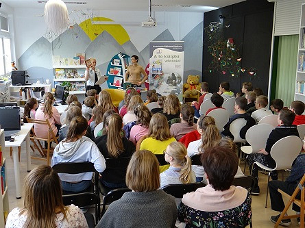 Ciekawie jest wymyślać świat… - spotkanie autorskie z Zuzanną Orlińską - zdjęcie w treści  nr 1