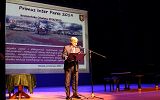 wręczneie nagród nagrodzonym uczniom