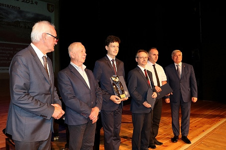 Najlepsi z najlepszych. Prezydent nagrodził najlepszych uczniów - zdjęcie w treści  nr 1