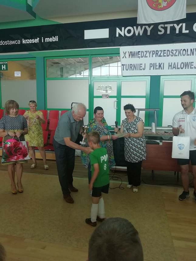 XV Międzyprzedszkolny Turniej Piłki Halowej zorganizowany przez PM Nr 8 - za nami - zdjęcie w treści  nr 2