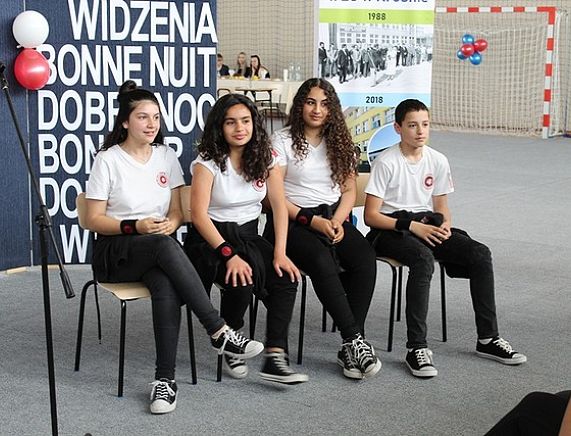 uczestnicy uczniowie chóru wraz z uczniami mzs4 podczas warsztatów