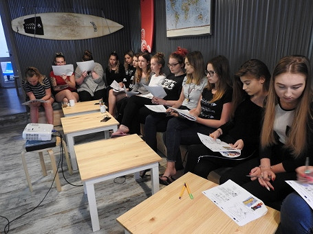 Do Europy po wiedzę i doświadczenie zawodowe wyruszyła grupa uczennic technikum fryzjerskiego i branżowej szkoły I stopnia  - zdjęcie w treści  nr 3