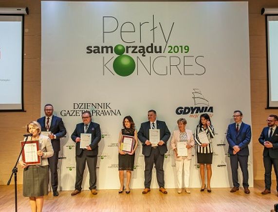 Na zdjęciu laureaci Rankingu Perły Samorzadu