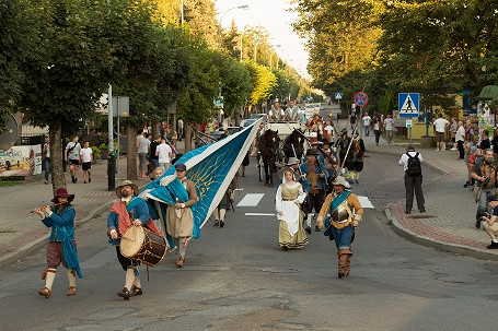 Utrudnienia w ruchu – Król Kazimierz Wielki przybywa do Krosna - zdjęcie w treści 