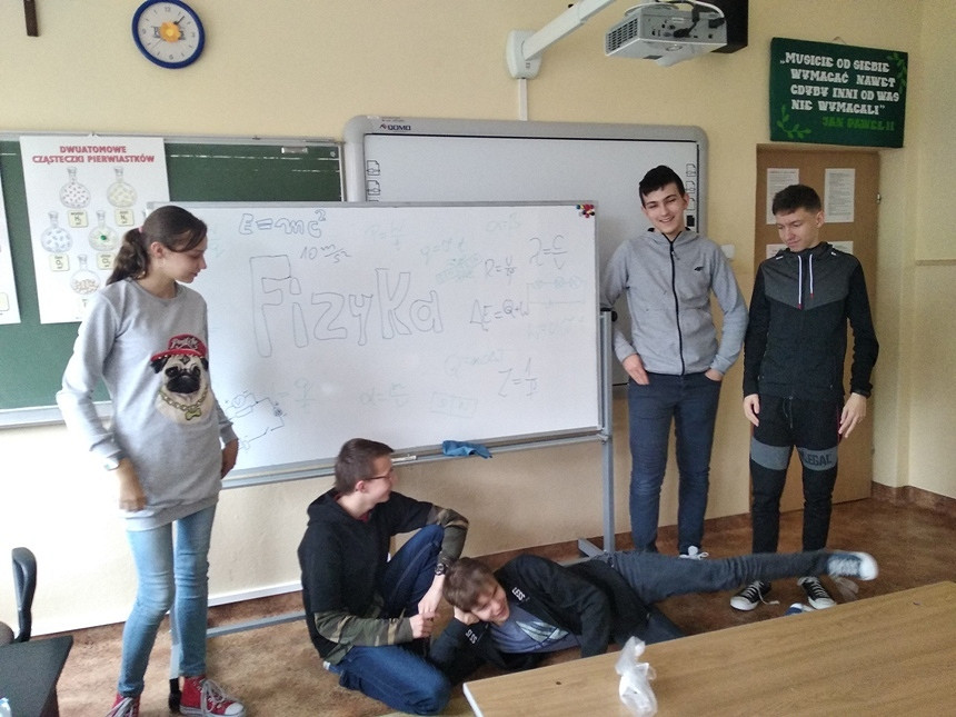Kolejna grupa uczniów bogatsza o nową, dodatkową wiedzę z fizyki - zdjęcie w treści  nr 1