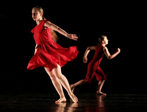 Plakat koncertu pt. Taniec, taniec, taniec” w wykonaniu zespołu Strecz