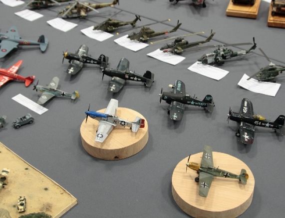 Plakat wystawy modeli redukcyjnych w KBP