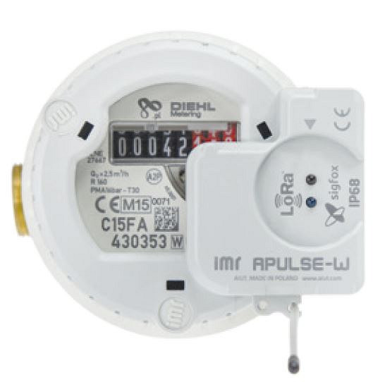 RUSZA MONTAŻ NAKŁADEK DO ZDALNEGO ODCZYTU WODOMIERZY. Pierwszy etap - Suchodół - zdjęcie w treści